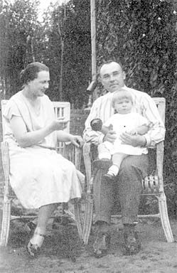 Николай Поликарпов с женой и дочерью